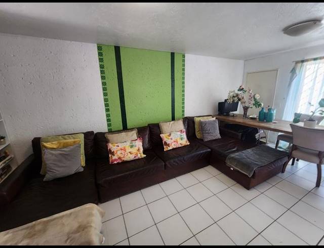 2 BEDROOM TOWNHOUSE FOR SALE IN BASSONIA